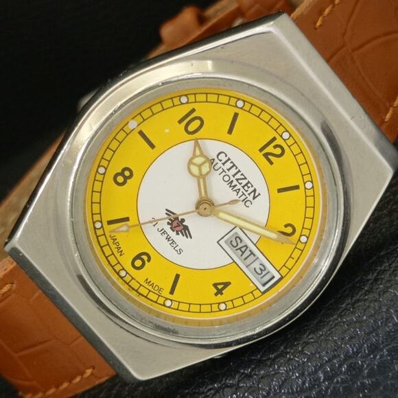 Vintage 1993 Citizen Automatic Mens Silver Watch W/daydate & Yellow accents - Picture 1 of 10